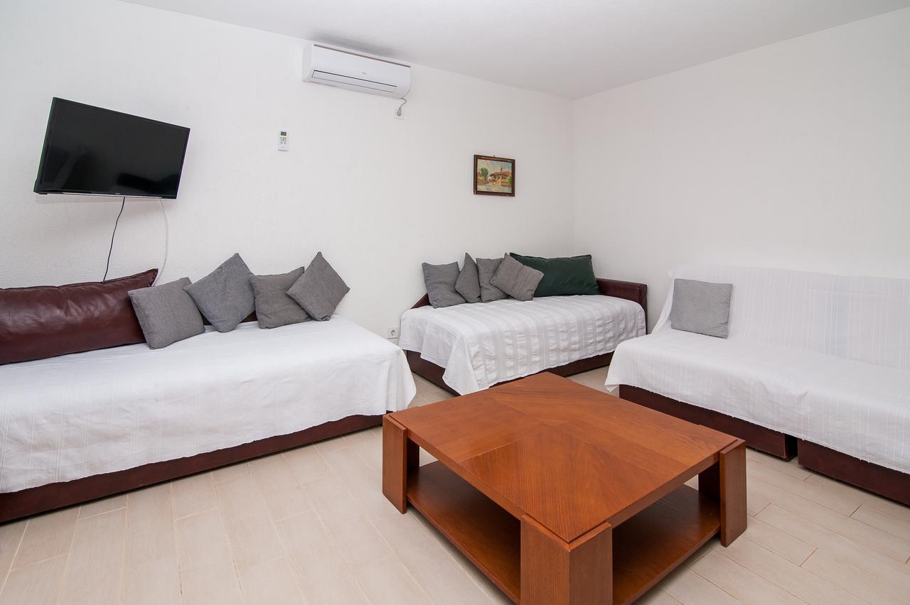 Open Sea Apartments Utjeha Bagian luar foto