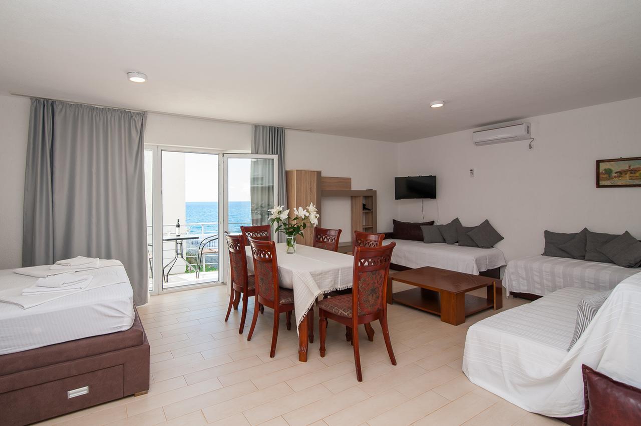 Open Sea Apartments Utjeha Bagian luar foto