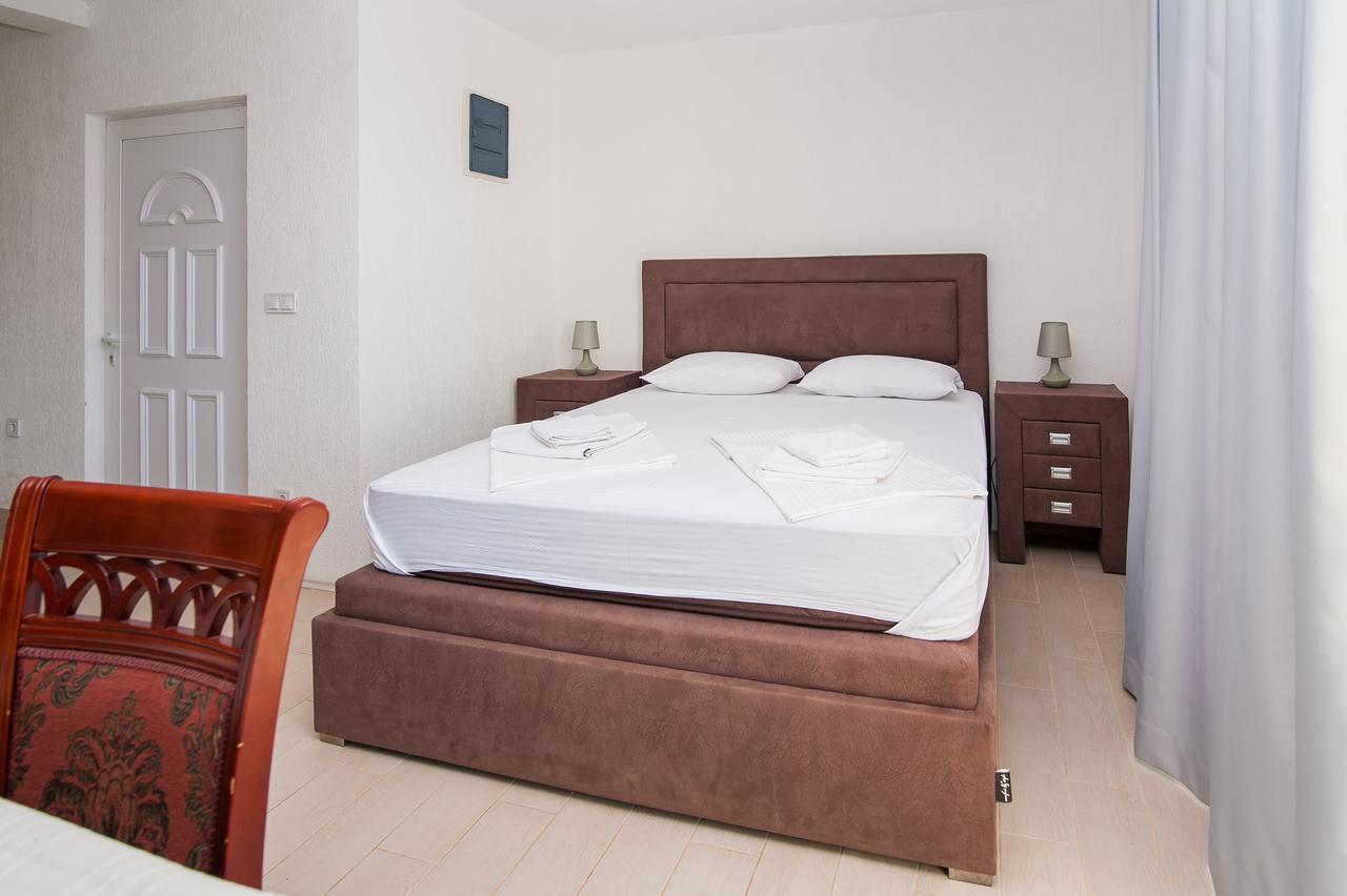 Open Sea Apartments Utjeha Bagian luar foto