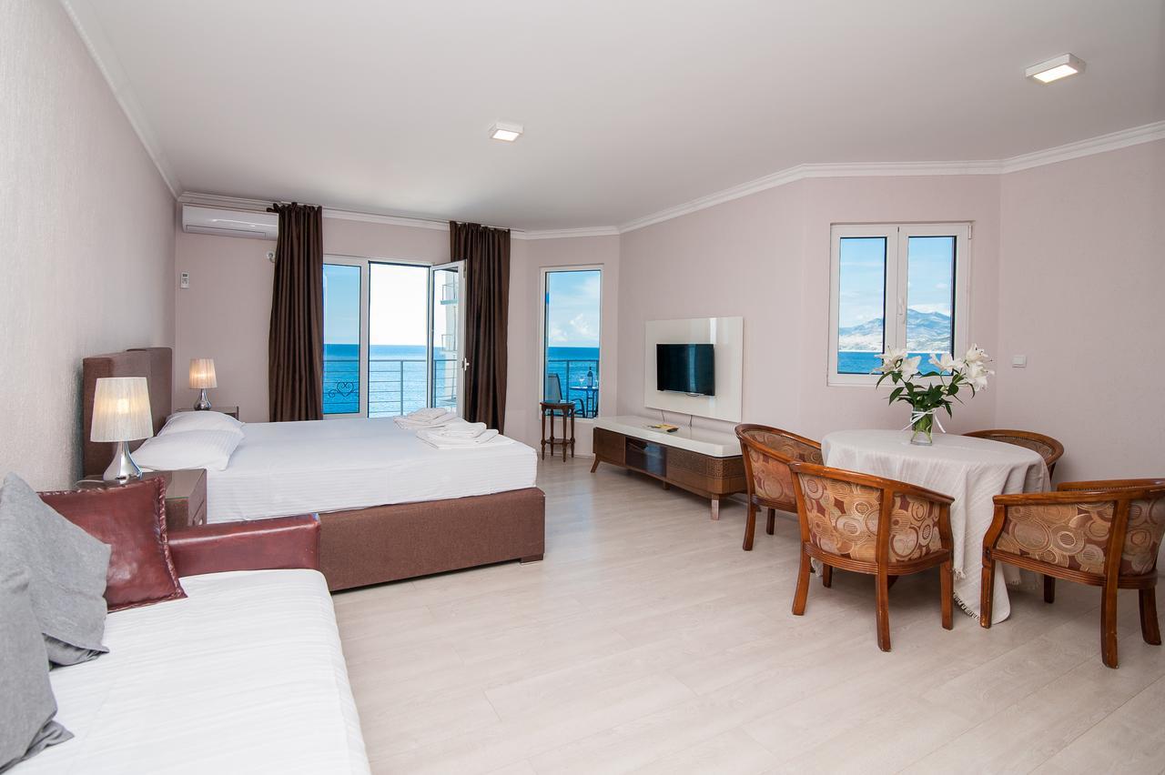 Open Sea Apartments Utjeha Bagian luar foto