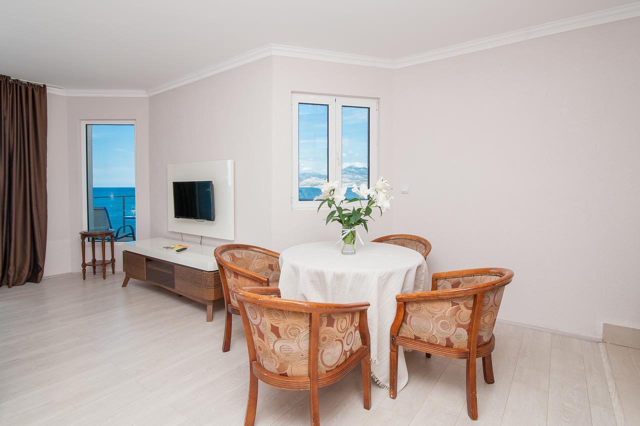 Open Sea Apartments Utjeha Bagian luar foto