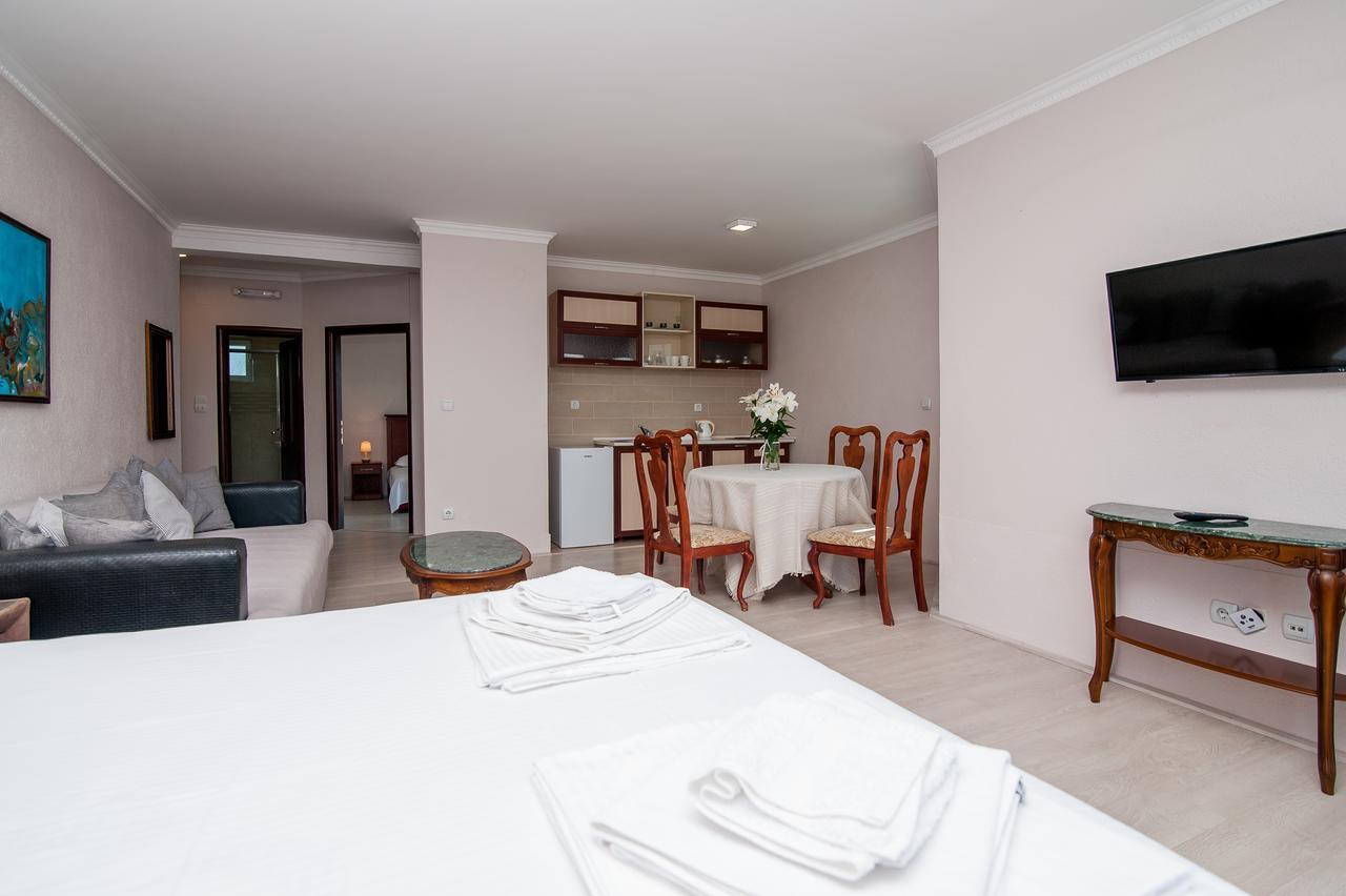 Open Sea Apartments Utjeha Bagian luar foto