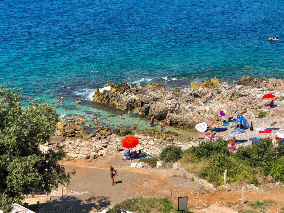Open Sea Apartments Utjeha Bagian luar foto